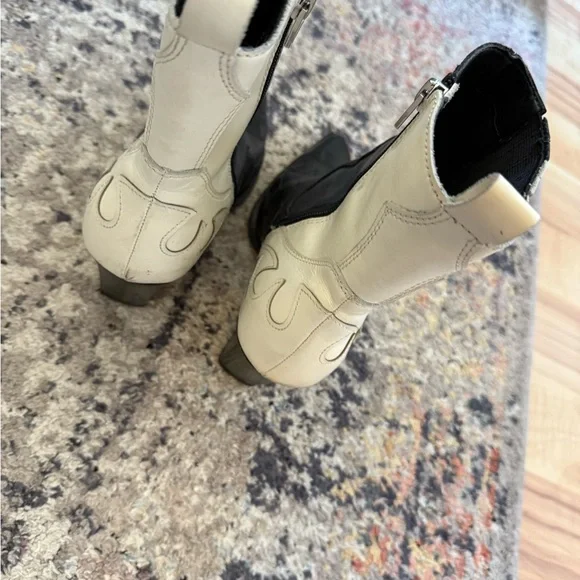 Dolce Vita Black and Cream Heeled Boots - Picture 6 of 8
